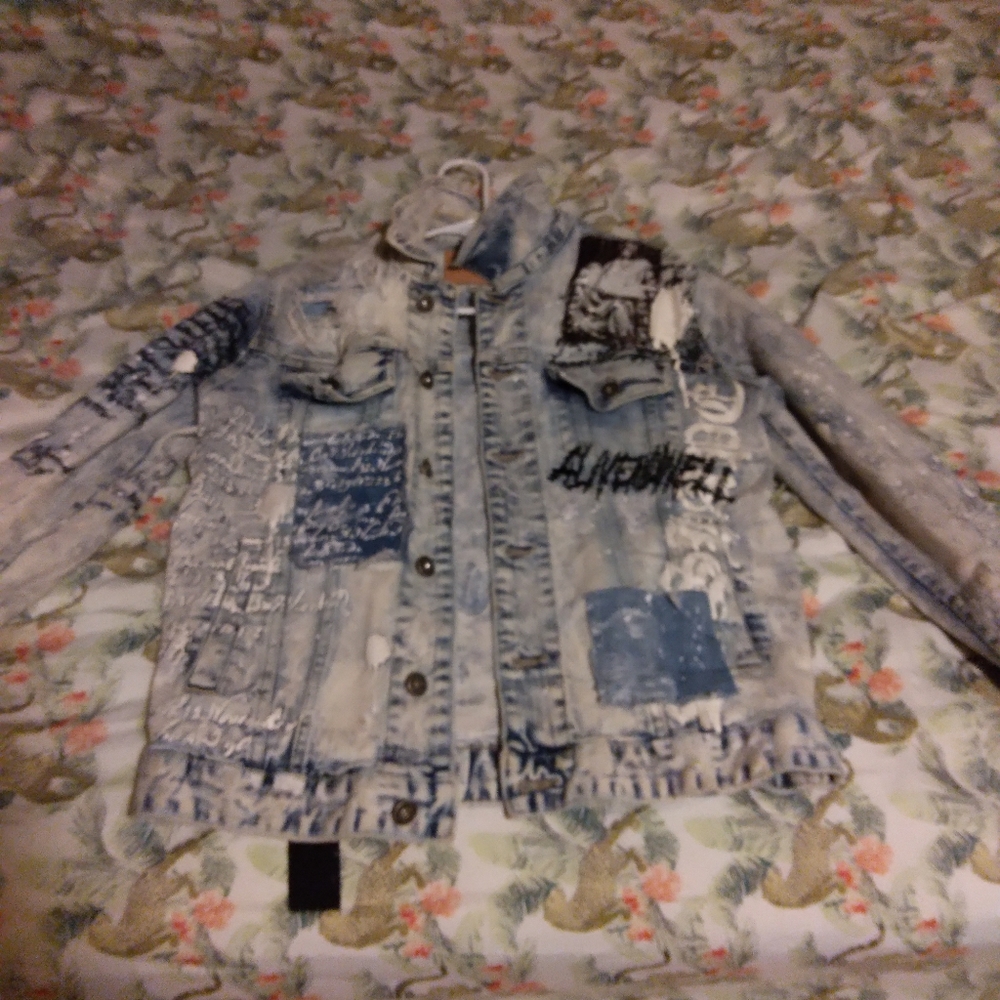 Customized Amari jean jacket - Picture 10 of 10